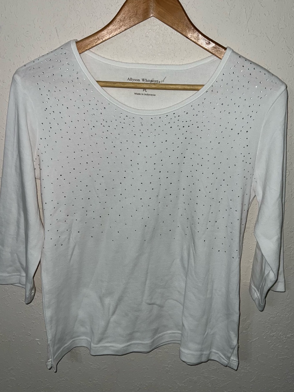 Allyson Whitmore Petite Large White top 3/4 sleeves crystal
embellishments